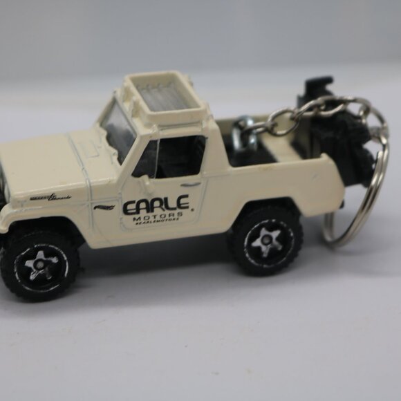 Hot Wheels 1967 Jeepster Commando custom keychain 1:64 scale - Picture 2 of 4